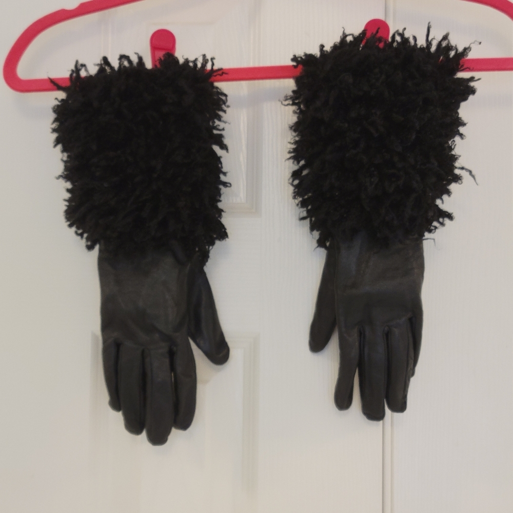 Set/faux Fur Vest & Gloves - Picture 3 of 4